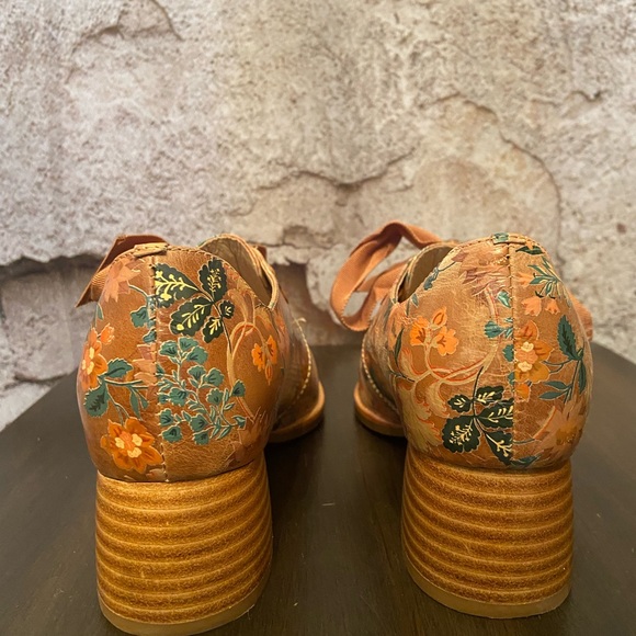 Django & Juliette Nonah Floral Lace Up Shoes NEW - Picture 4 of 6